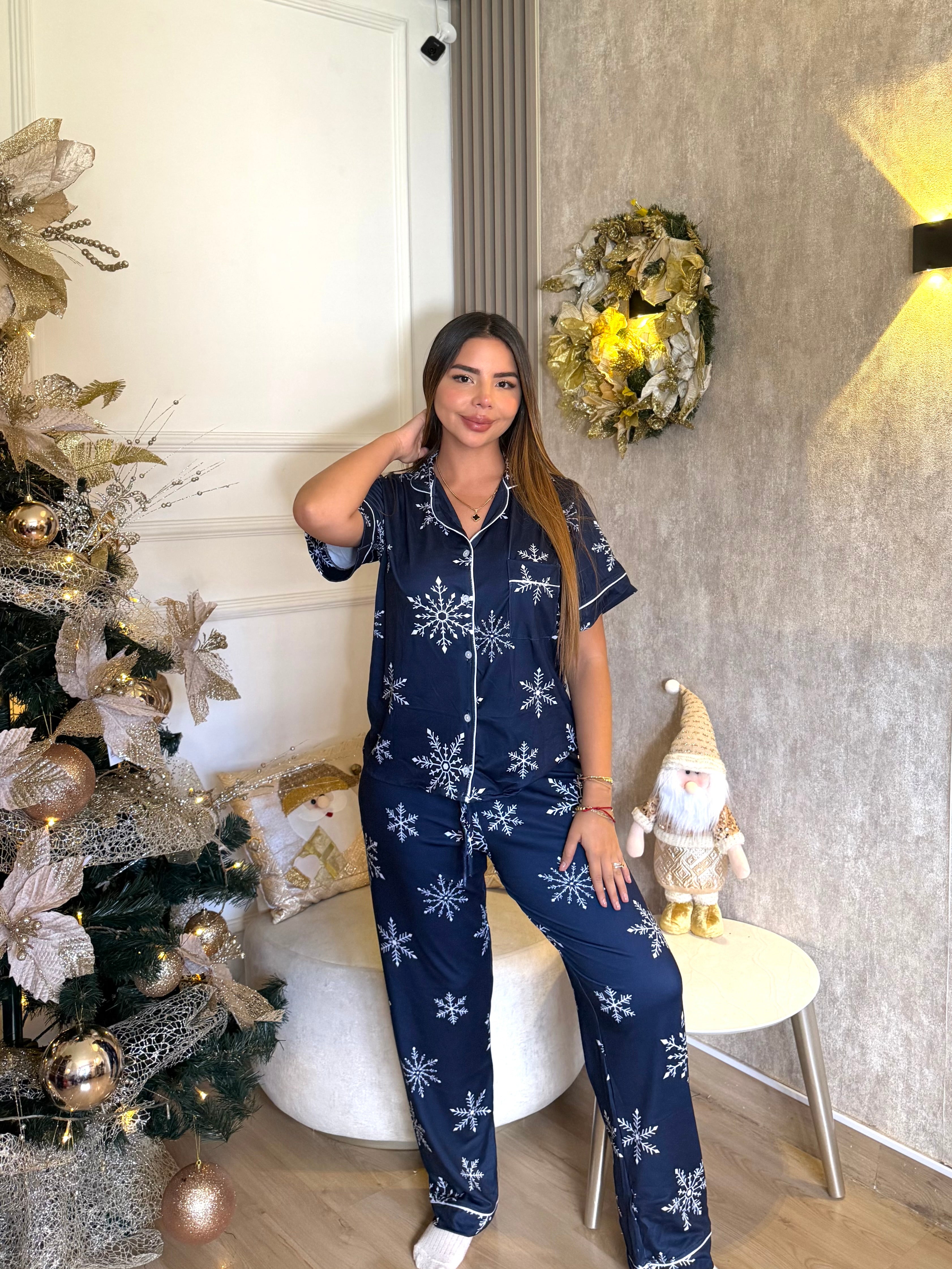 Pijama Navideña de dama botones Pantalón referencia Copo Navideño