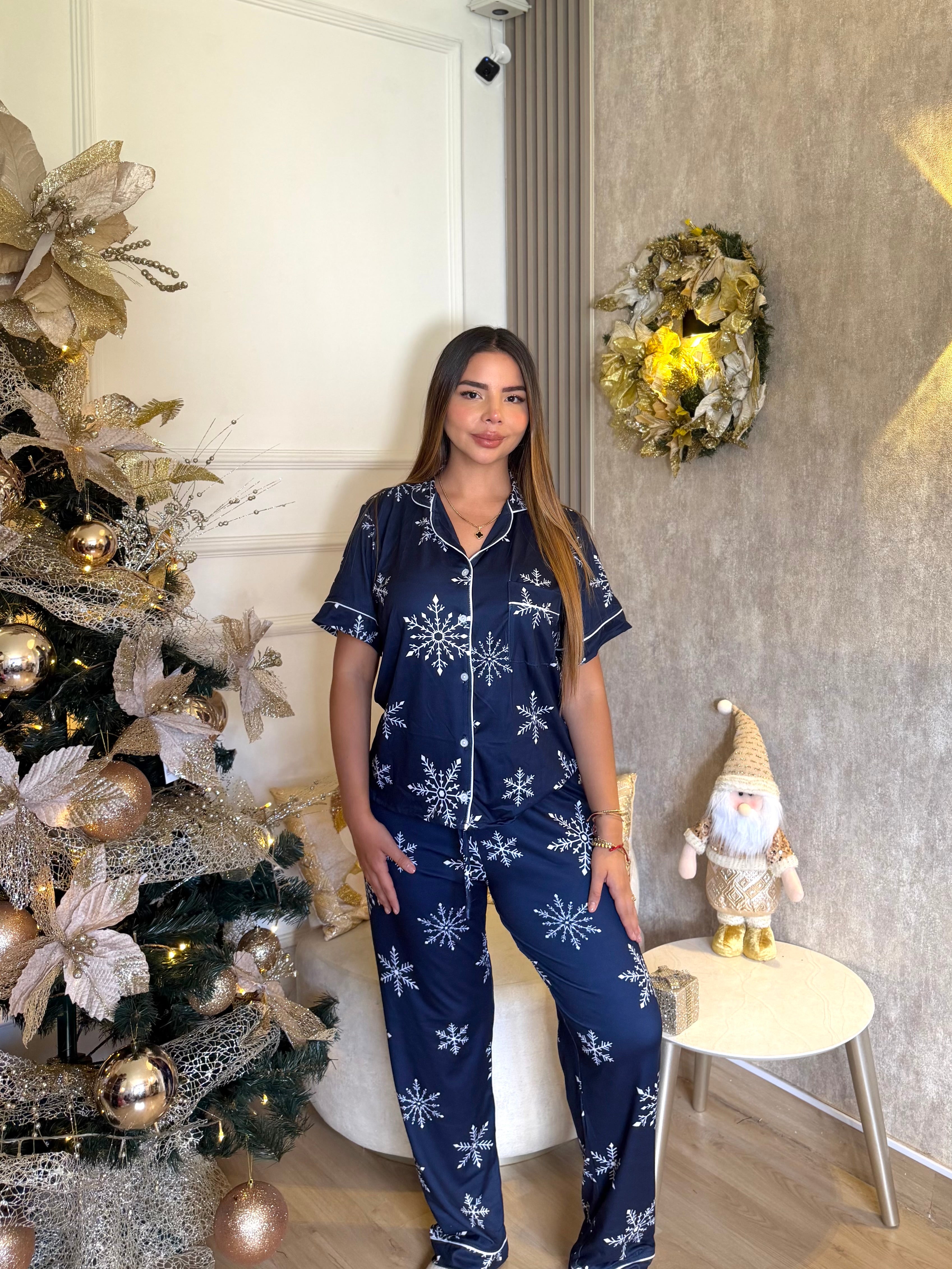 Pijama Navideña de dama botones Pantalón referencia Copo Navideño