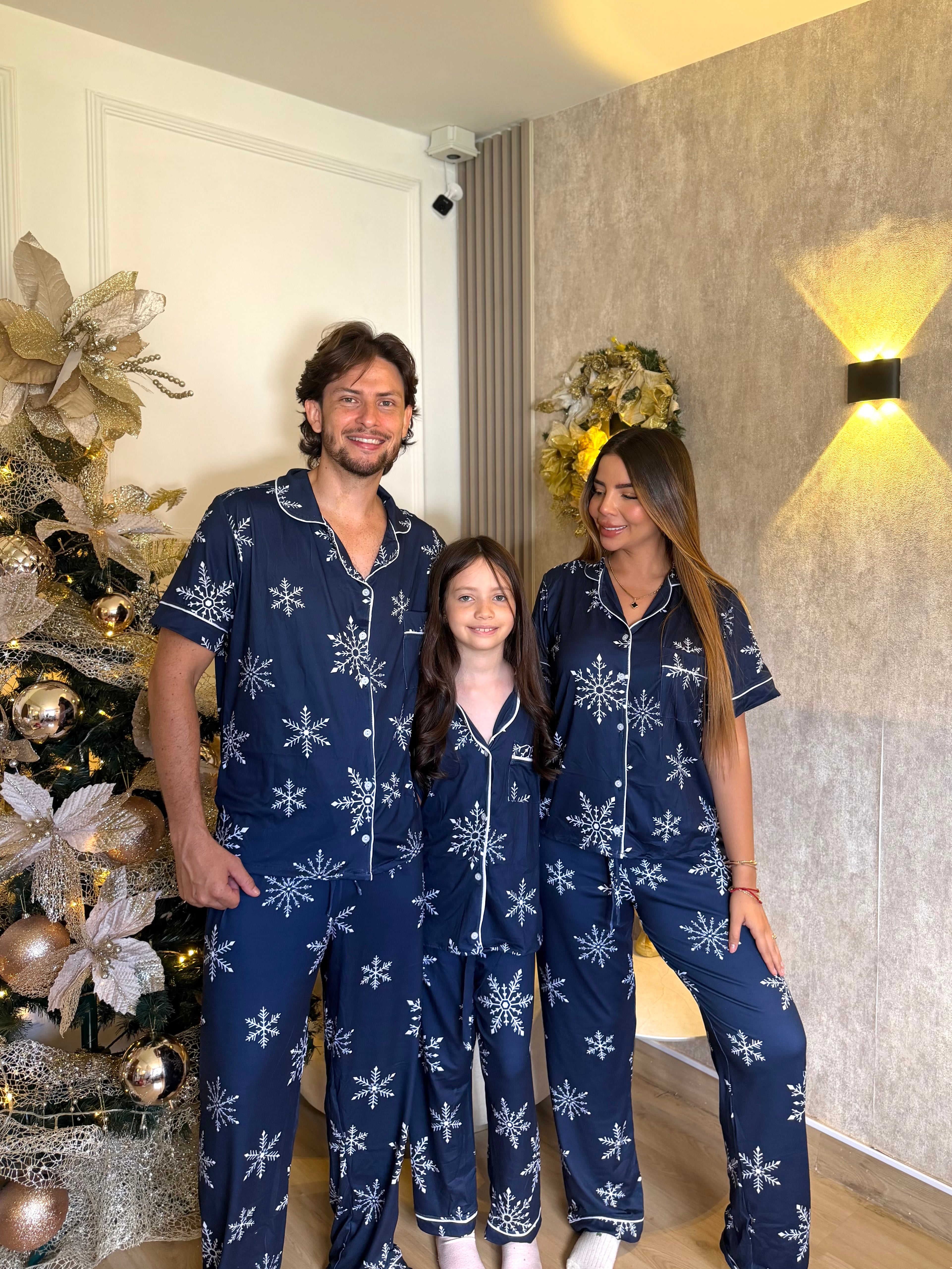 Pijama Navideña de dama botones Pantalón referencia Copo Navideño
