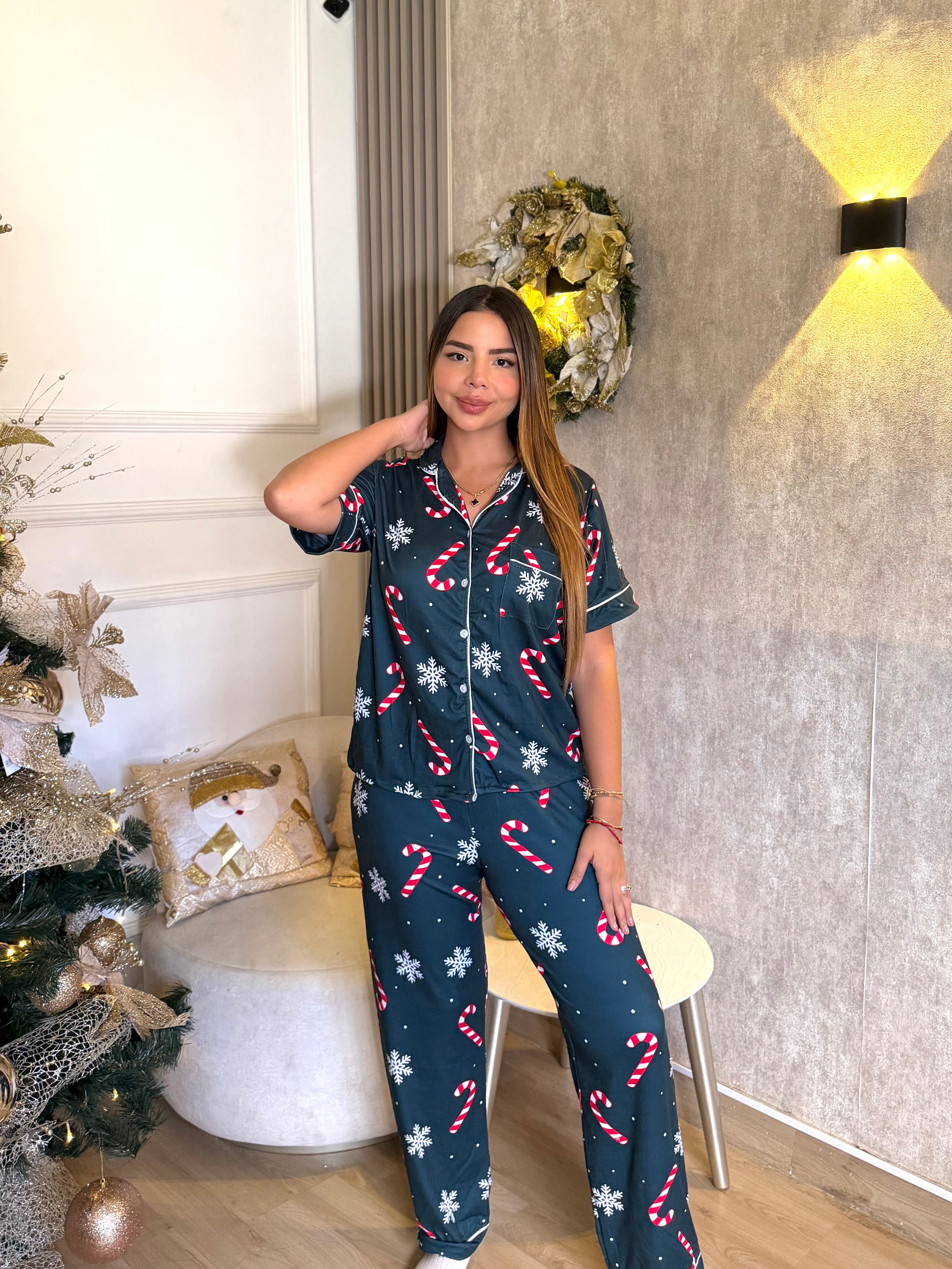 Pijama Navideña de Dama botones Pantalón referencia Galleta Verde Navideño